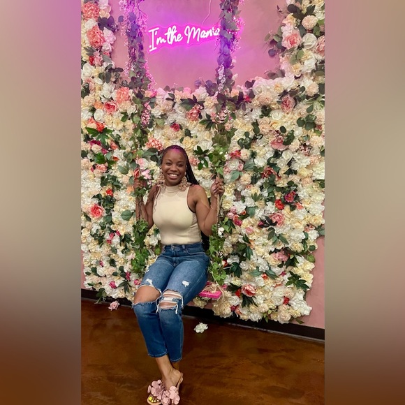 🤷🏽‍♀️She’s Live🤷🏽‍♀️ - Picture 9 of 17